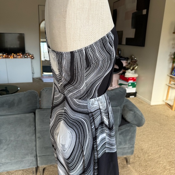 abstract printed 3d rose one shoulder maxi dress with slit - Picture 6 of 8